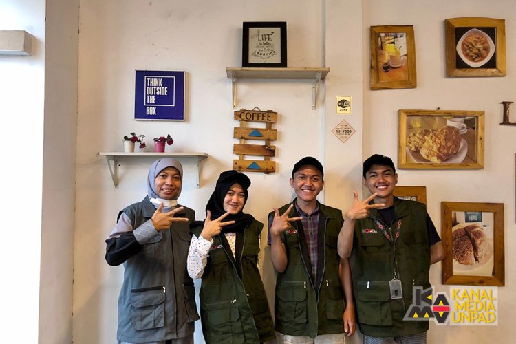 Mahasiswa Unpad Kembangkan Platform Penjualan Produk Anyaman Rajapolah