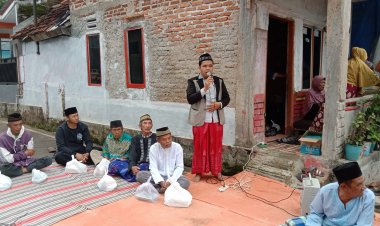 WARGA KAMPUNG TONJONG SANGKANURIP  GELAR TRADISI BABARIT   