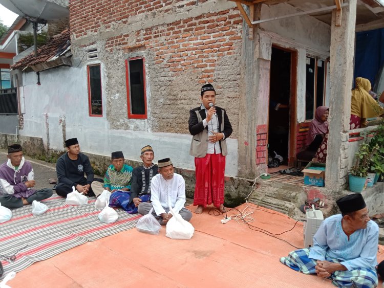 WARGA KAMPUNG TONJONG SANGKANURIP GELAR TRADISI BABARIT