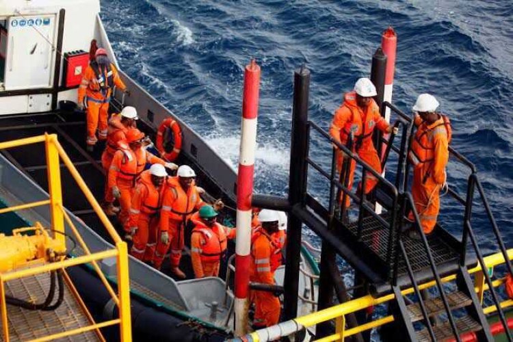 PERHATIKAN KESEJAHTERAAN AWAK KAPAL, KEMENHUB PERIKSA DAN AWASI GAJI POKOK AWAK KAPAL BERBENDERA INDONESIA DALAM PERJANJIAN KERJA LAUT