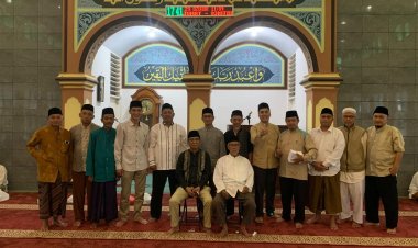 IMAM JAYA DAN DKM HIKMATUL ISLAM BERBAGI KEBAHAGIAAN DENGAN YATIM PIATU DAN DHUAFA DI DESA MALEBER